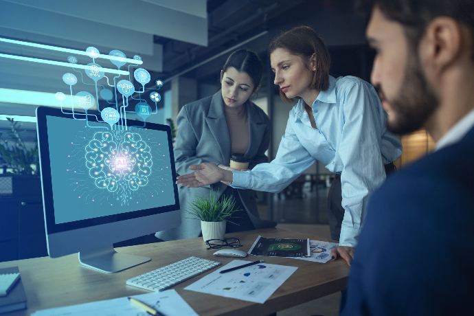 Empleados de la empresa usan inteligencia artificial